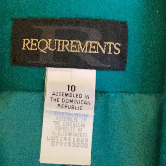 Requirements 1 button jacket size 10 in a gorgeous shade of green. lined. - Picture 7 of 10